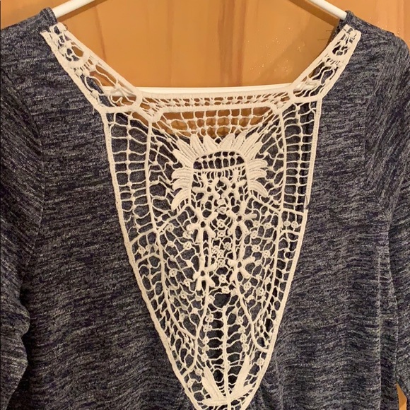 shirt with lace back - Picture 3 of 4